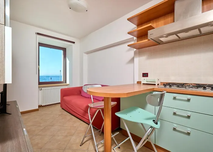 Al Porticciolo By Gardenjoy Lägenhet Castelletto Di Brenzone