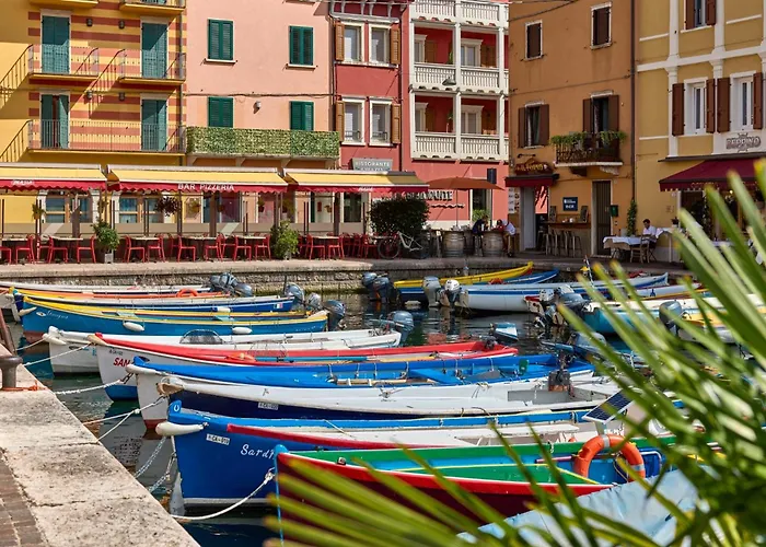 Al Porticciolo By Gardenjoy Lägenhet Castelletto Di Brenzone