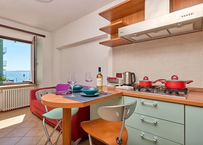 Lägenhet Al Porticciolo By Gardenjoy